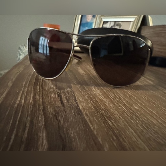 Men’s Prada sunglasses- missed one nose pad (replaceable) - Picture 2 of 8